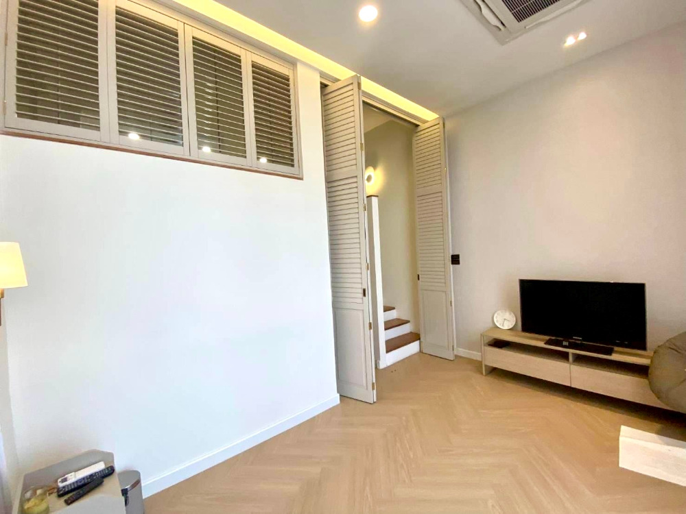 Townhouse Sukhumvit 49: 3bed 3bath 85,000/mth newly renovated double volume Am: 0656199198