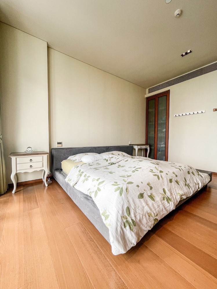 Sukhothai Residences: Duplex 4bed 4bath 325sqm. 120,000,000 Am: 0656199198