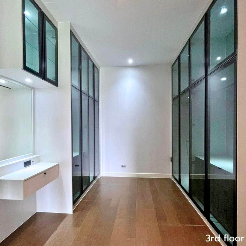 Bugaan Krungthep Kreetha: 4bed 5bath 430sqm. 270,000/mth Am: 0656199198