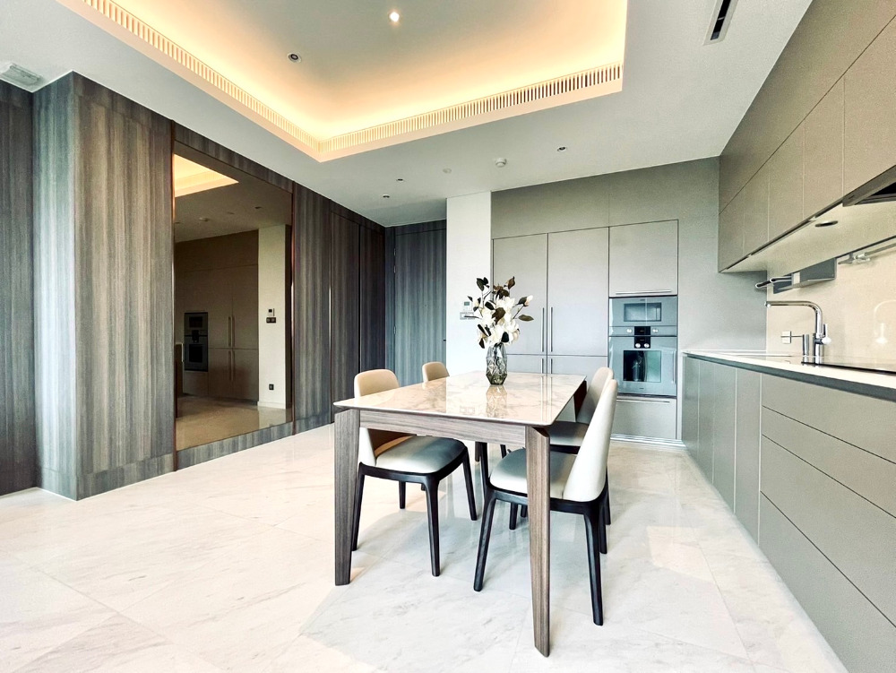 Sindhorn Tonson: 1bed 1bath 87sqm. full Lumpini view 125,000/mth Am: 0656199198