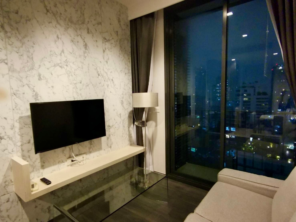 (owner post) Edge Sukhumvit 23 rent: 1bed 1bath 33.48sqm. 10 Fl. 25,000/mth. Am: 0656199198