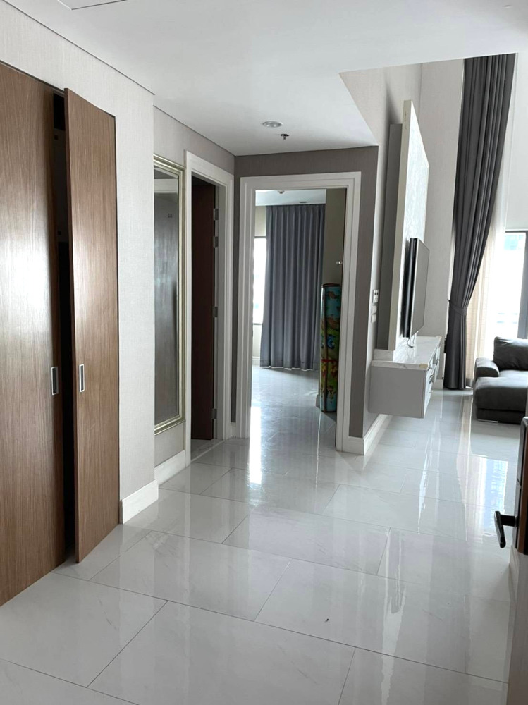 Bright Sukhumvit 24 Duplex: 3bed 3bath 160sqm. 29,000,000 Am: 0656199198