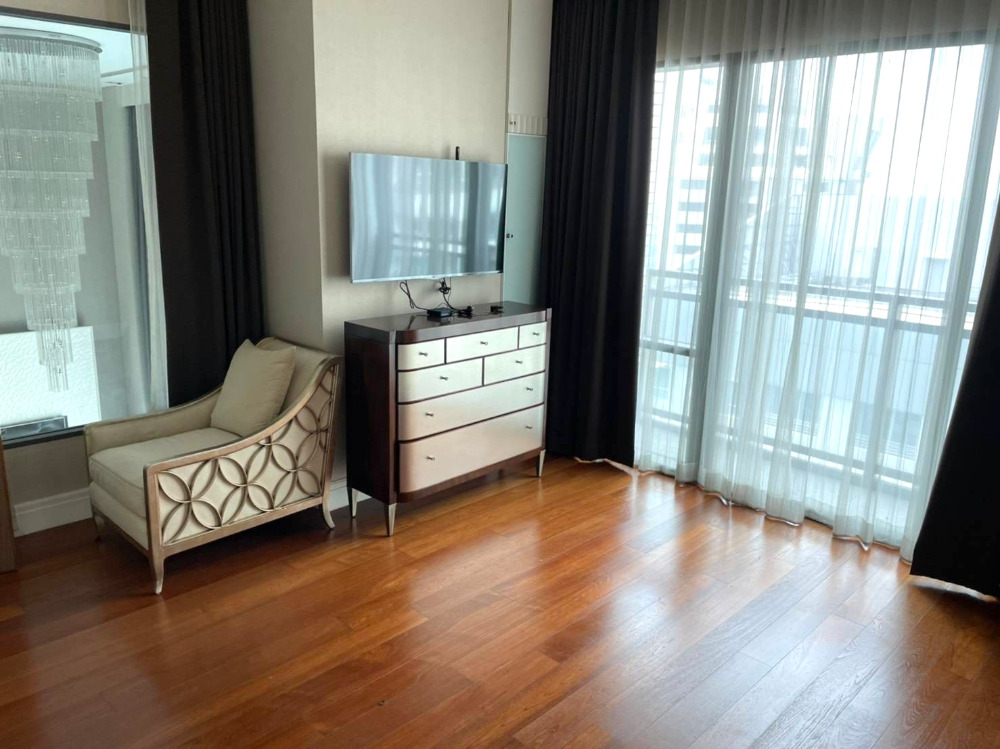 Bright Sukhumvit 24 Duplex: 3bed 3bath 160sqm. 29,000,000 Am: 0656199198