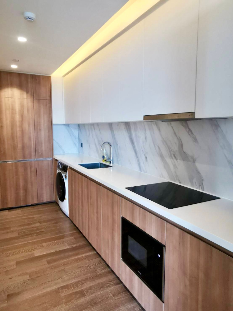 Muniq Sukhumvit 23: 2bed 2bath 86.74sqm. 60,000/mth. Am: 0656199198