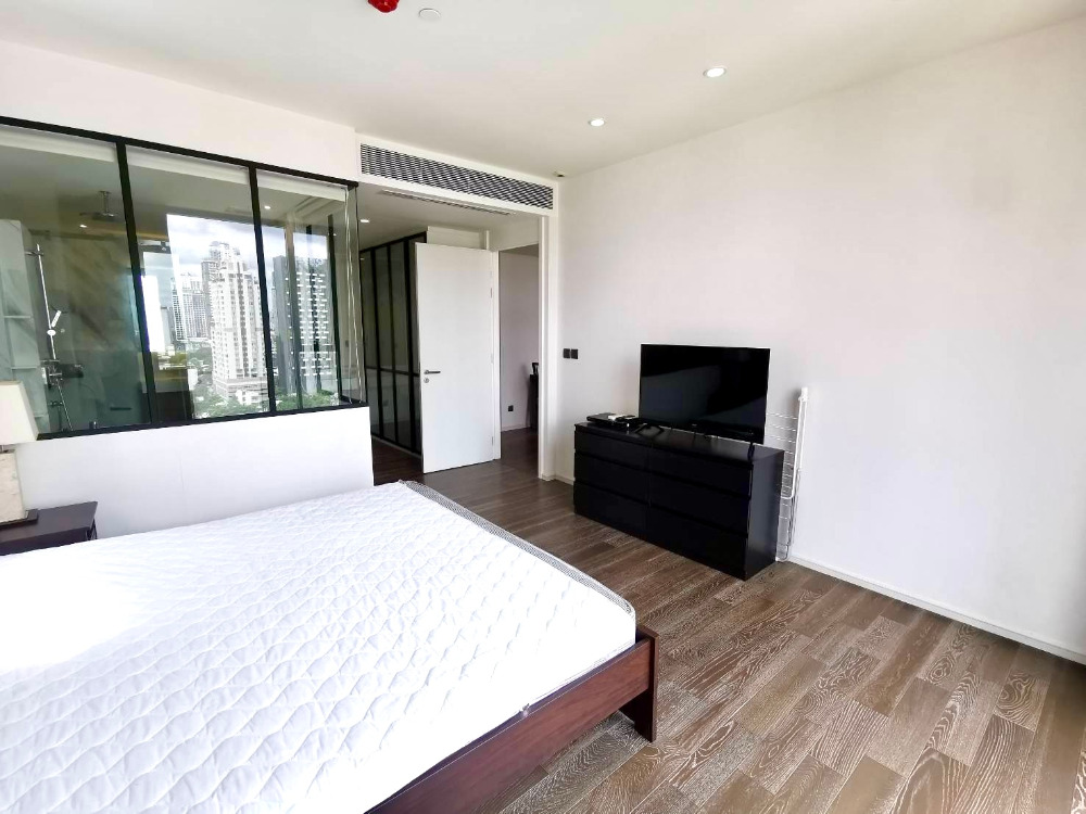 Muniq Sukhumvit 23: 2bed 2bath 86.74sqm. 60,000/mth. Am: 0656199198