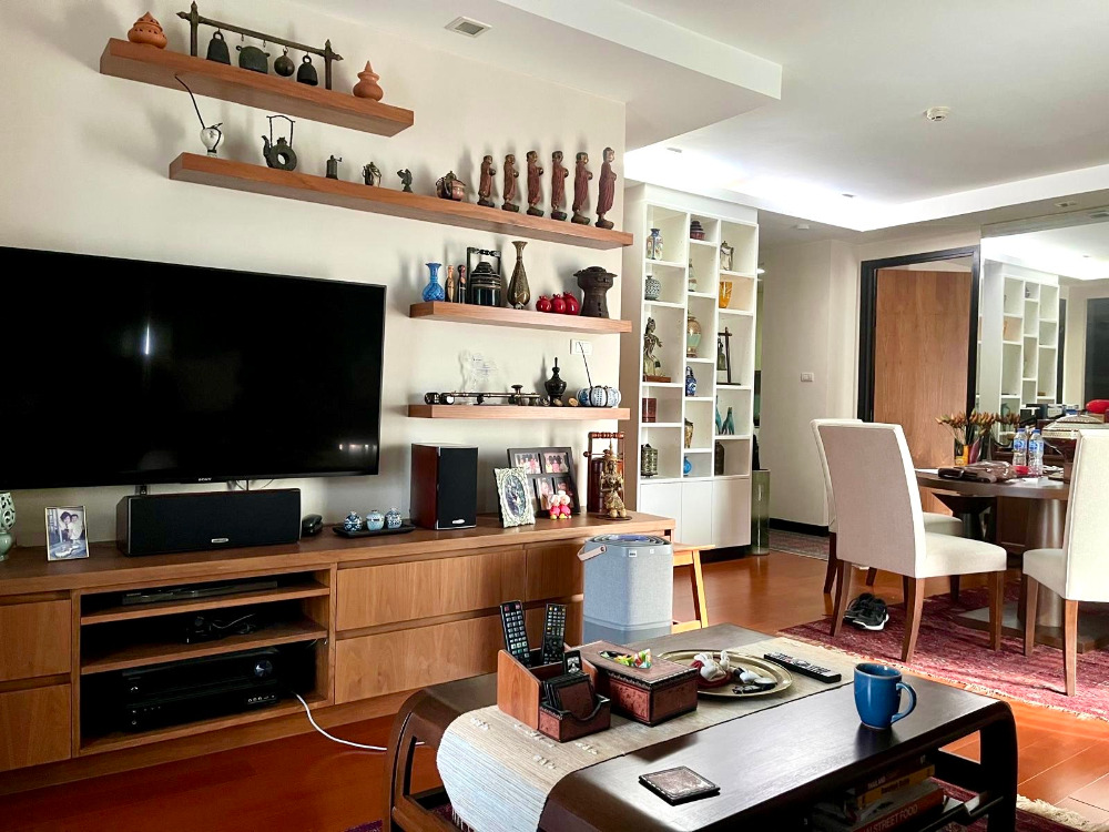 O2 Hip Ploenchit soi NaiLert: 2bed 2bath 99sqm. Top Floor