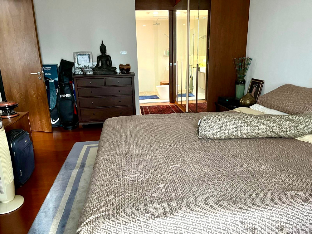 O2 Hip Ploenchit soi NaiLert: 2bed 2bath 99sqm. Top Floor