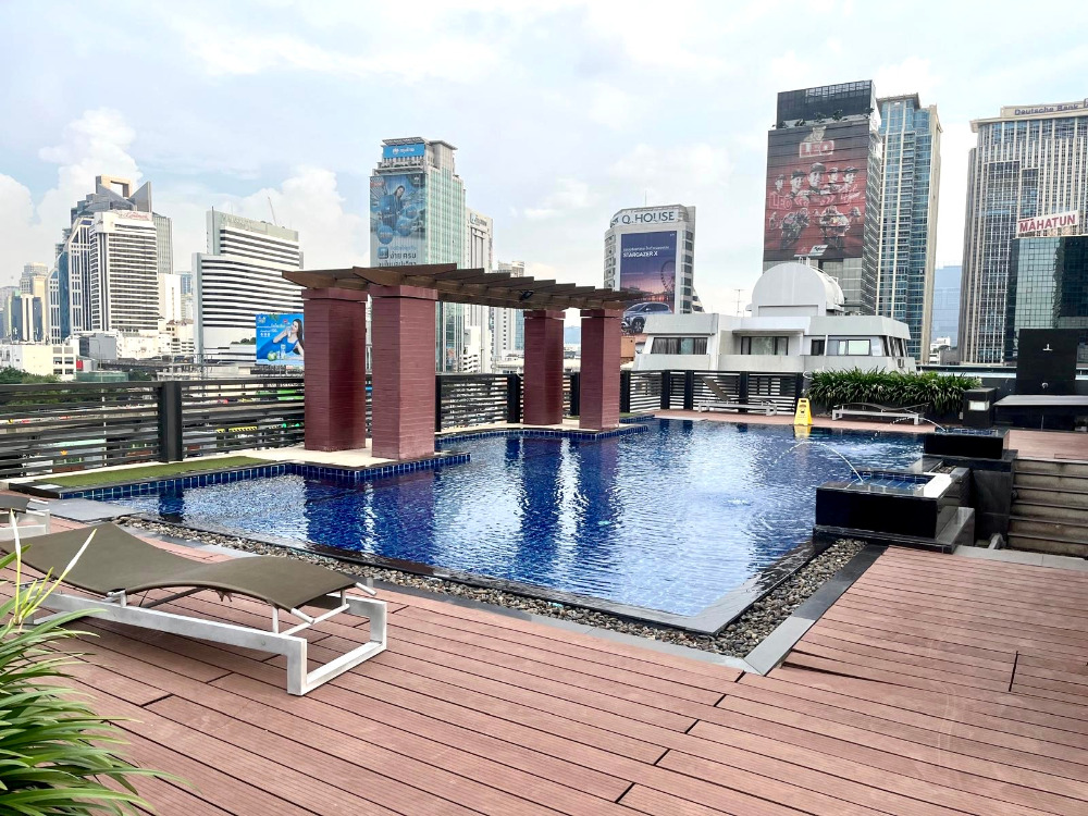 O2 Hip Ploenchit soi NaiLert: 2bed 2bath 99sqm. Top Floor