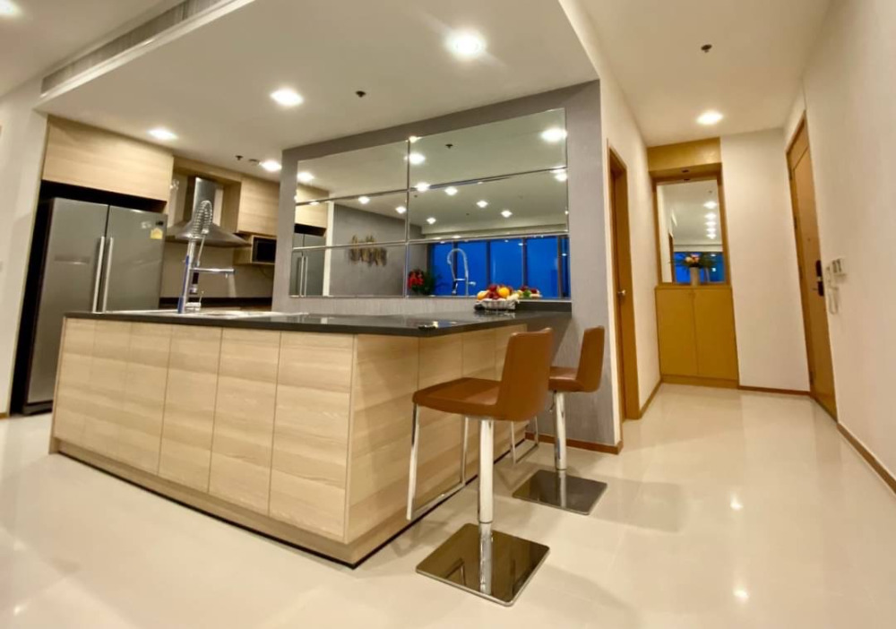 The Emporio Place 3bed: 3bed + maid 5 bath 162sqm. 130,000/mth. Am: 0656199198