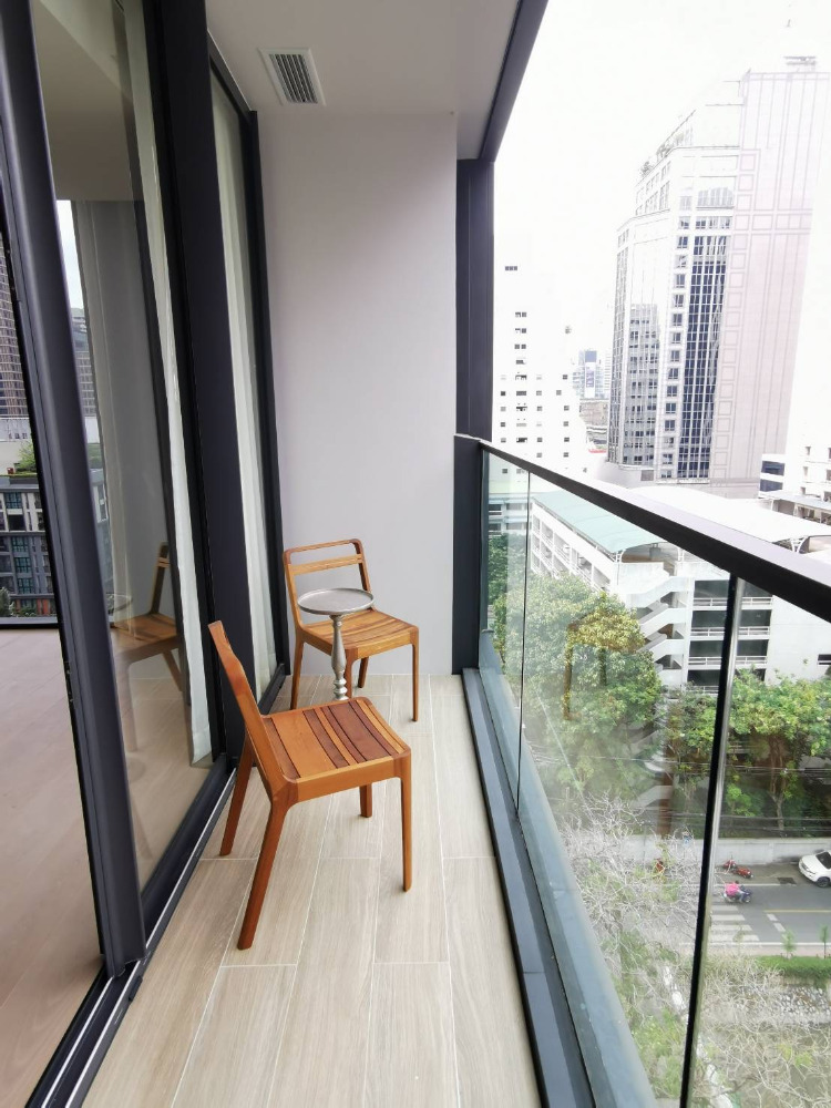 Tonson One Residence: 2bed 2bath 108sqm. 160,000/mth Am: 0656199198