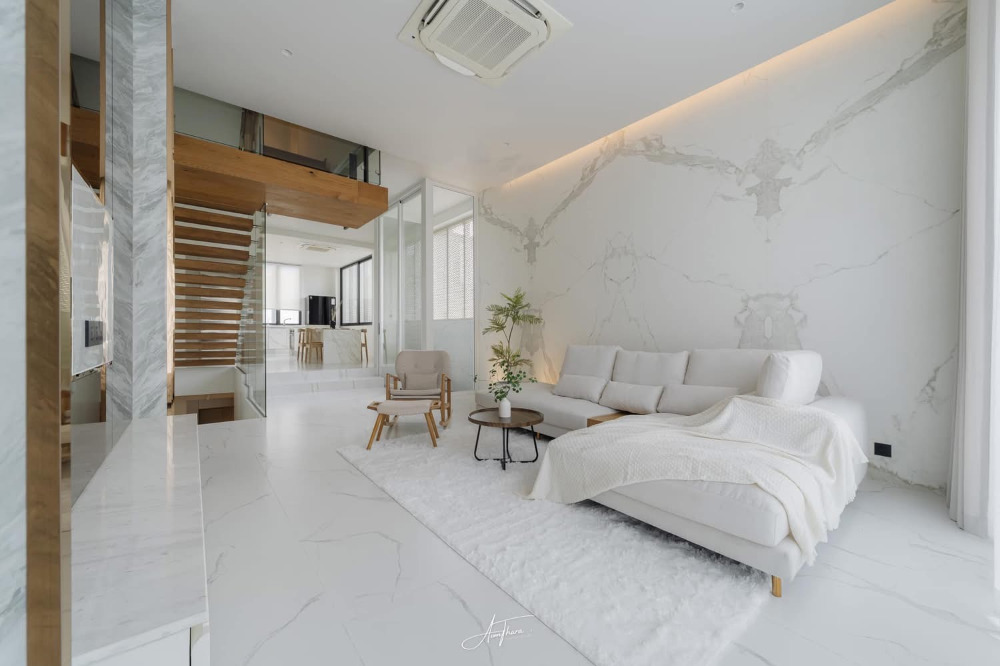 Brandnew Townhouse Ekkamai soi 10: Newly built 3bed 4bath 580sqm. 270,000/mth. Am: 0656199198