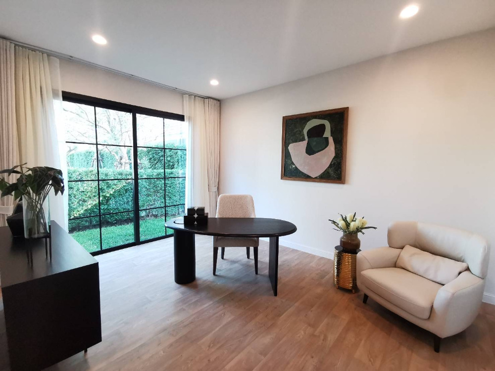 Narinsiri Krungthep Kreetha: 107.7sqwah 430sqm. 5bed 6bath 400,000/mth Am: 0656199198