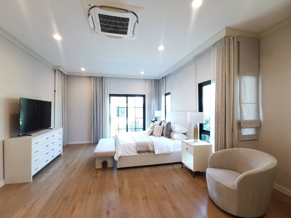 Narinsiri Krungthep Kreetha: 107.7sqwah 430sqm. 5bed 6bath 400,000/mth Am: 0656199198