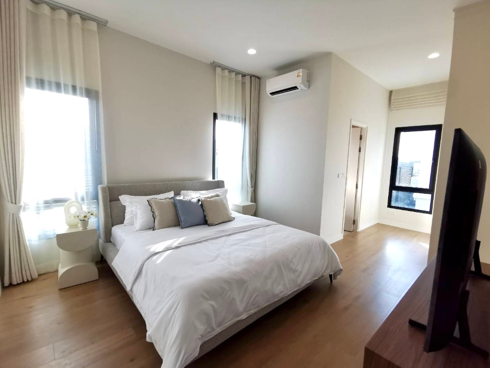 Narinsiri Krungthep Kreetha: 107.7sqwah 430sqm. 5bed 6bath 400,000/mth Am: 0656199198