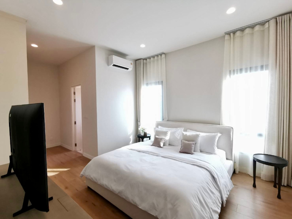 Narinsiri Krungthep Kreetha: 107.7sqwah 430sqm. 5bed 6bath 400,000/mth Am: 0656199198