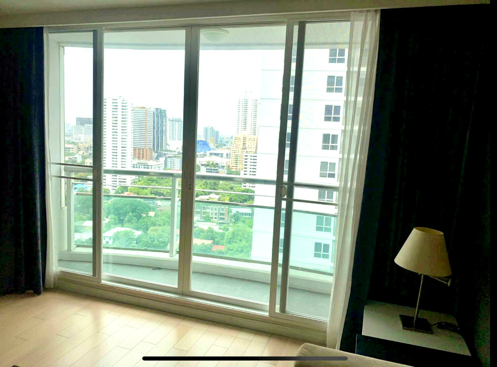 Eight Thonglor: 2bed 2bath 120.81sqm. 2XFl 22,500,000 Am: 0656199198