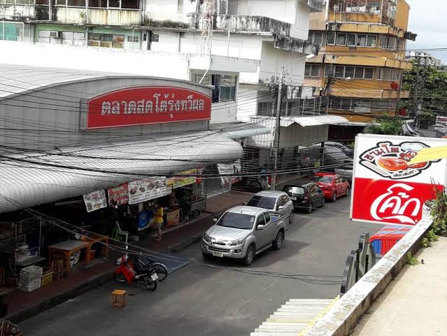 ขายตลาดโต้รุ่งทวีผล: ถนนจันทร์ซอย 16 แยก 1 สาทร 277.80 ตรวา 1,070.40 ตรม. 99,000,000 Am: 0656199198