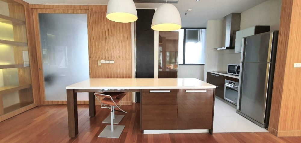 Domus Sukhumvit 16: 2+1bed 3bath 167sqm. 110,000/mth. Am: 0656199198