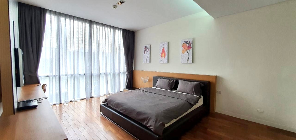 Domus Sukhumvit 16: 2+1bed 3bath 167sqm. 110,000/mth. Am: 0656199198