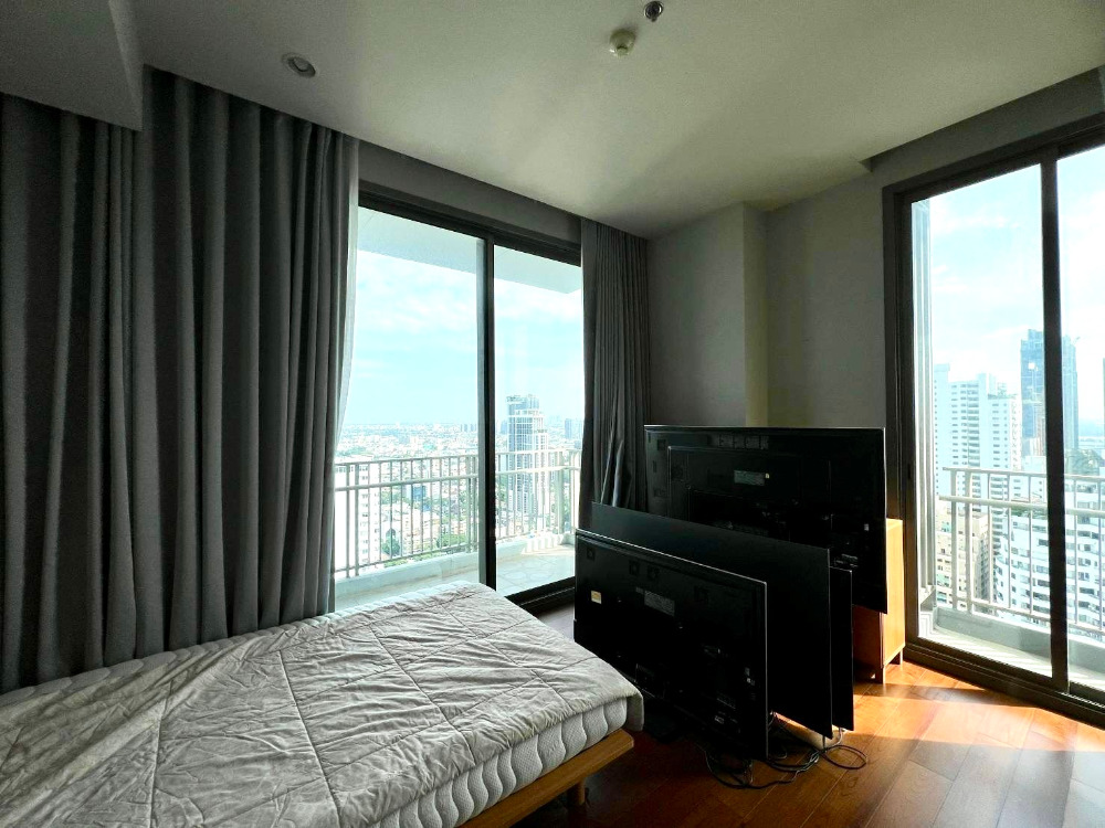 Quattro Thonglor soi 4: 3bed 3bath 116.15sqm 29,800,000 Am: 0656199198