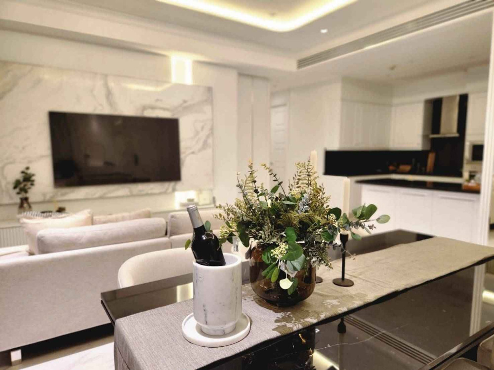 Royce Private Residence Sukhumvit 31: 3bed 3bath 1 Maid 143sqm. 32,900,000 Am: 0656199198