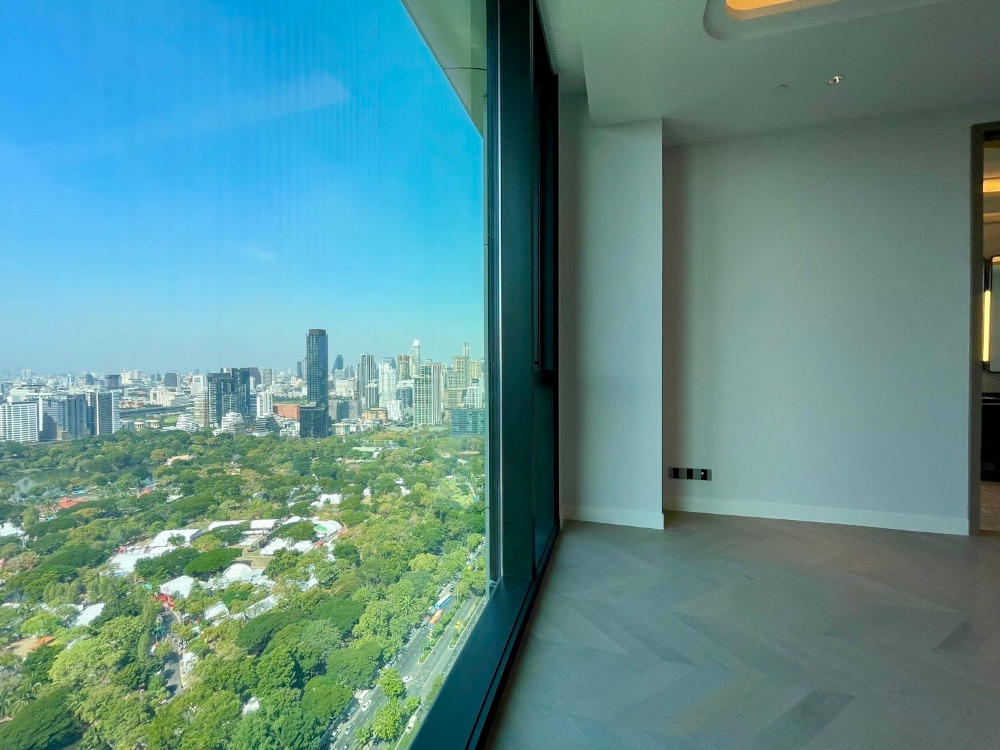 189 Wireless One Bangkok: 3bed 3bath + maid 226sqm. 950,000/mth. Am: 0656199198