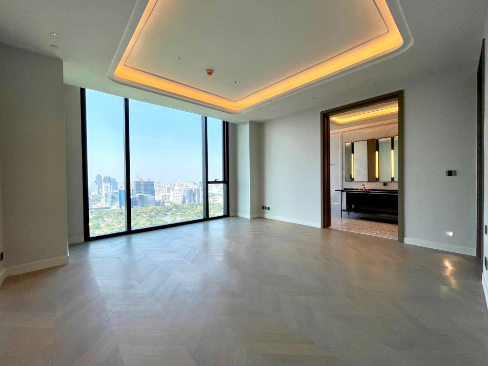 189 Wireless One Bangkok: 3bed 3bath + maid 226sqm. 950,000/mth. Am: 0656199198