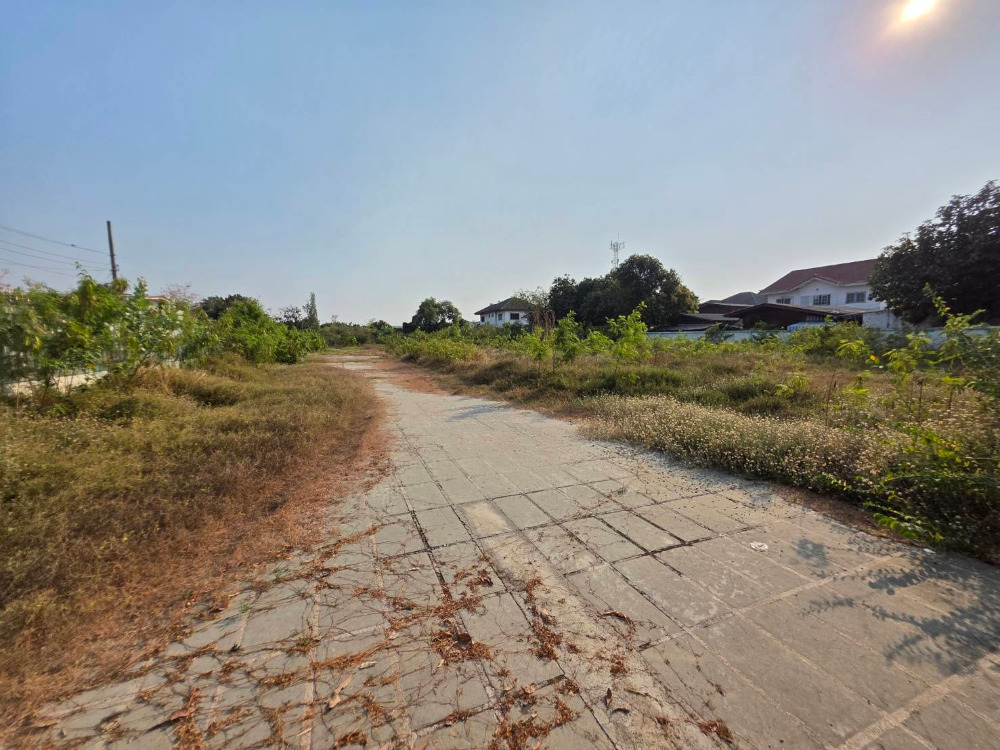 Ramindra soi 6/1 Land for sell: 885sqwah near mainroad nad BTS 221,250,000 Am: 0656199198