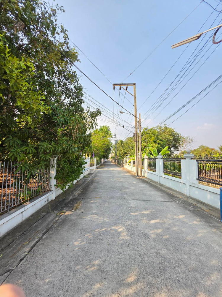 Ramindra soi 6/1 Land for sell: 885sqwah near mainroad nad BTS 221,250,000 Am: 0656199198