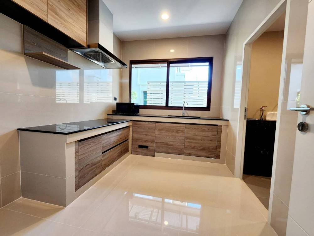 Burasiri Krungthrp Kreetha: 77.5sqwah 330sqm. 4bed 5bath 39,500,000 Am: 0656199198