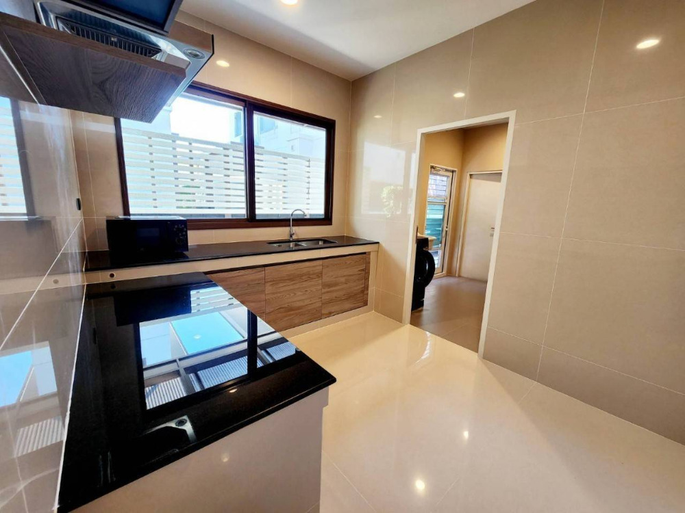 Burasiri Krungthrp Kreetha: 77.5sqwah 330sqm. 4bed 5bath 39,500,000 Am: 0656199198