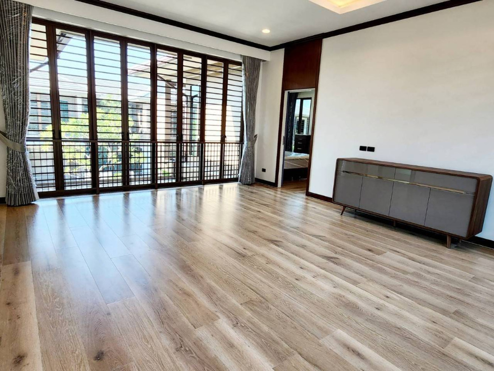 Burasiri Krungthrp Kreetha: 77.5sqwah 330sqm. 4bed 5bath 39,500,000 Am: 0656199198