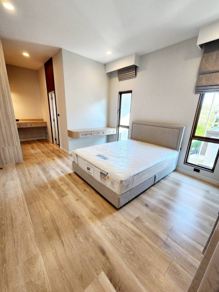 Burasiri Krungthrp Kreetha: 77.5sqwah 330sqm. 4bed 5bath 260,000/mth. Am: 0656199198