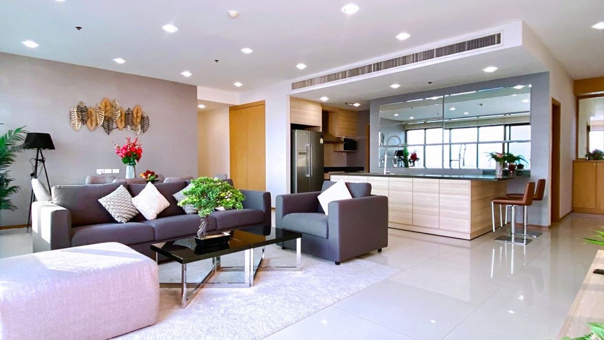 The Emporio Place 3bed: 3bed + maid 5 bath 162sqm. 110,000/mth. Am: 0656199198