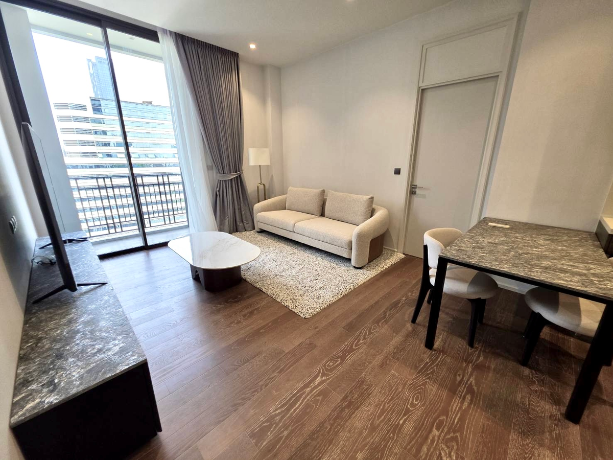 Muniq Langsuan: 57.89 sqm. 1bed 1bath 57.89sqm. 75,000/mth. Am: 0656199198