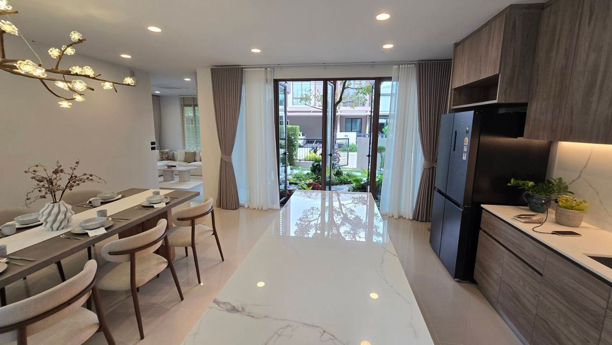 Burasiri Krungthrp Kreetha: 78 sqwah 300 sqm. 4bed 5bath 280,000/mth. Am: 0656199198