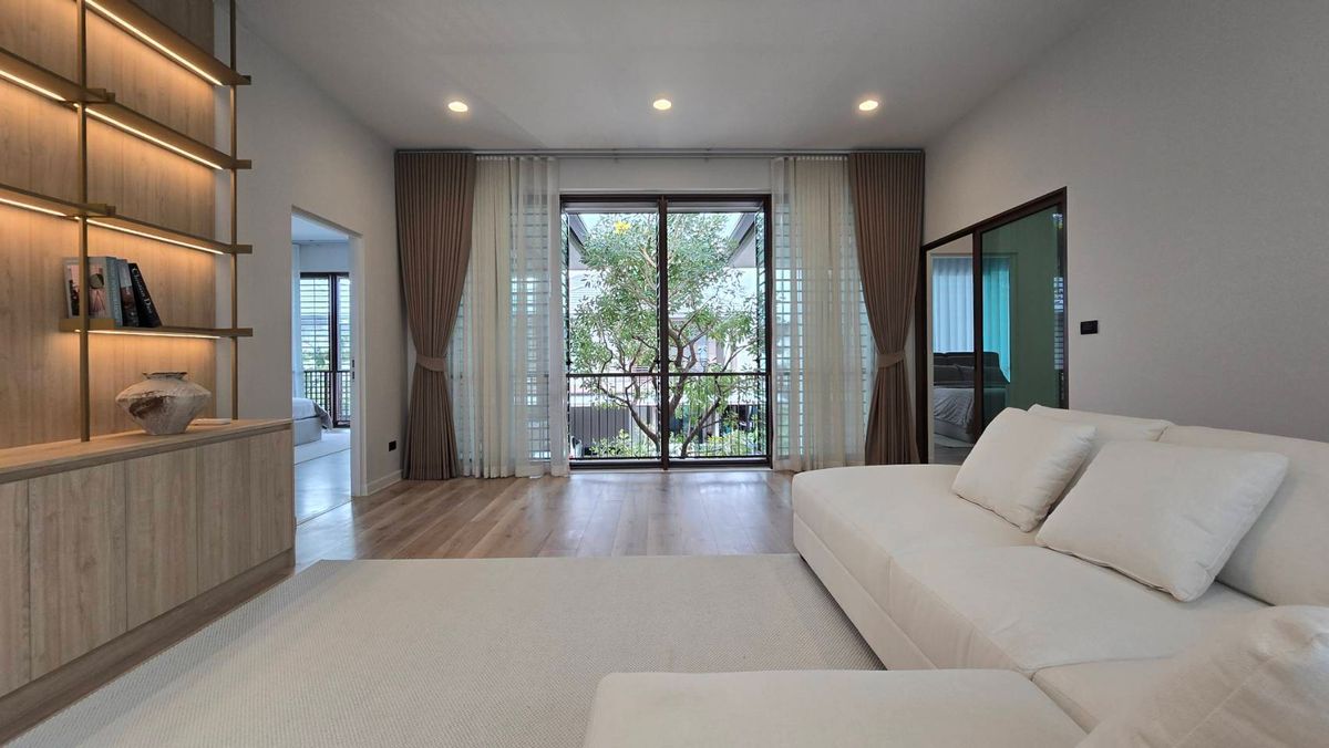 Burasiri Krungthrp Kreetha: 78 sqwah 300 sqm. 4bed 5bath 280,000/mth. Am: 0656199198