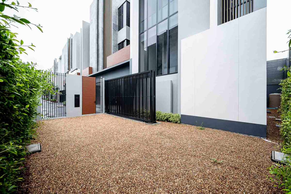 Bugaan Krungthep Kreetha size L: 107sqwah 655 sqm. 4bed 4.5bath 65,000,000 Am: 0656199198