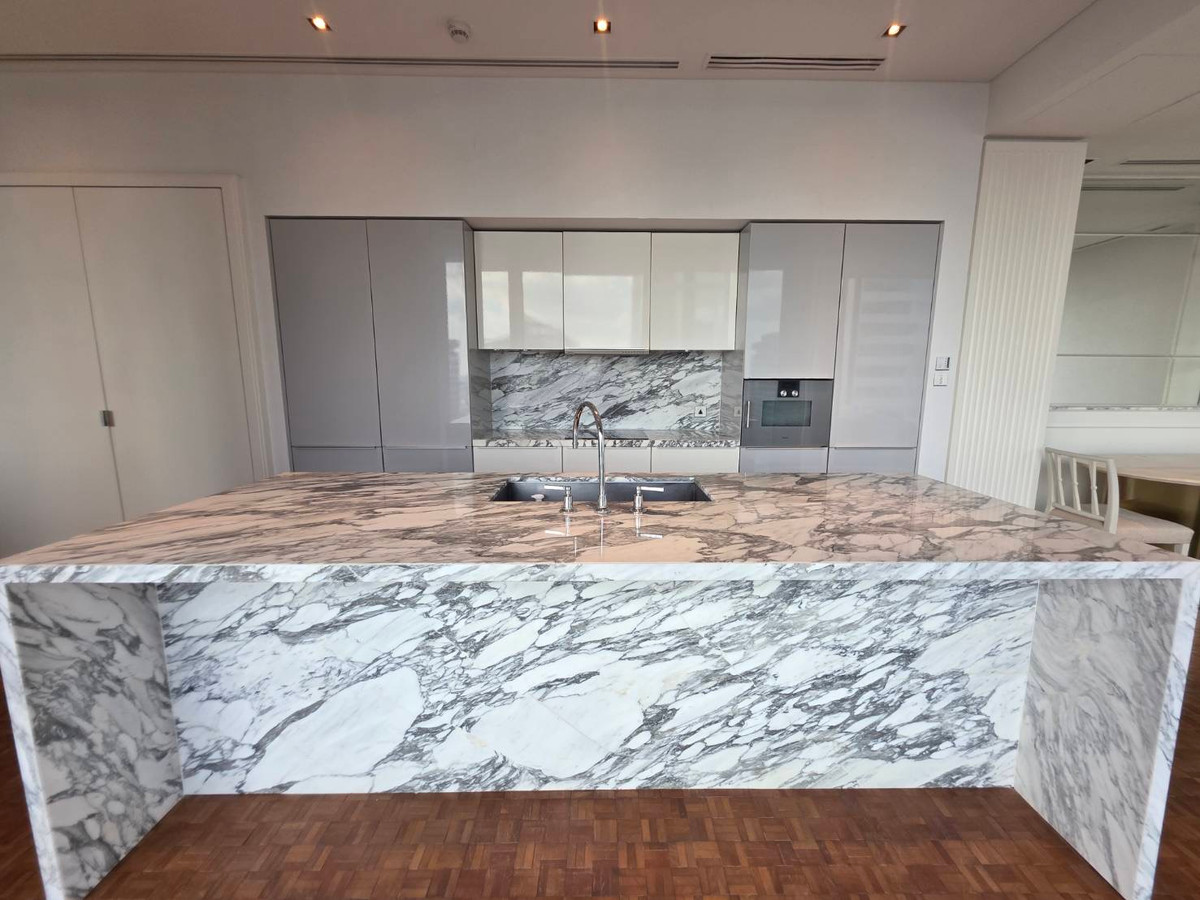 The Ritz Carlton Residences 3bed 3bath 197.32sqm. 99,500,000 Am: 0656199198