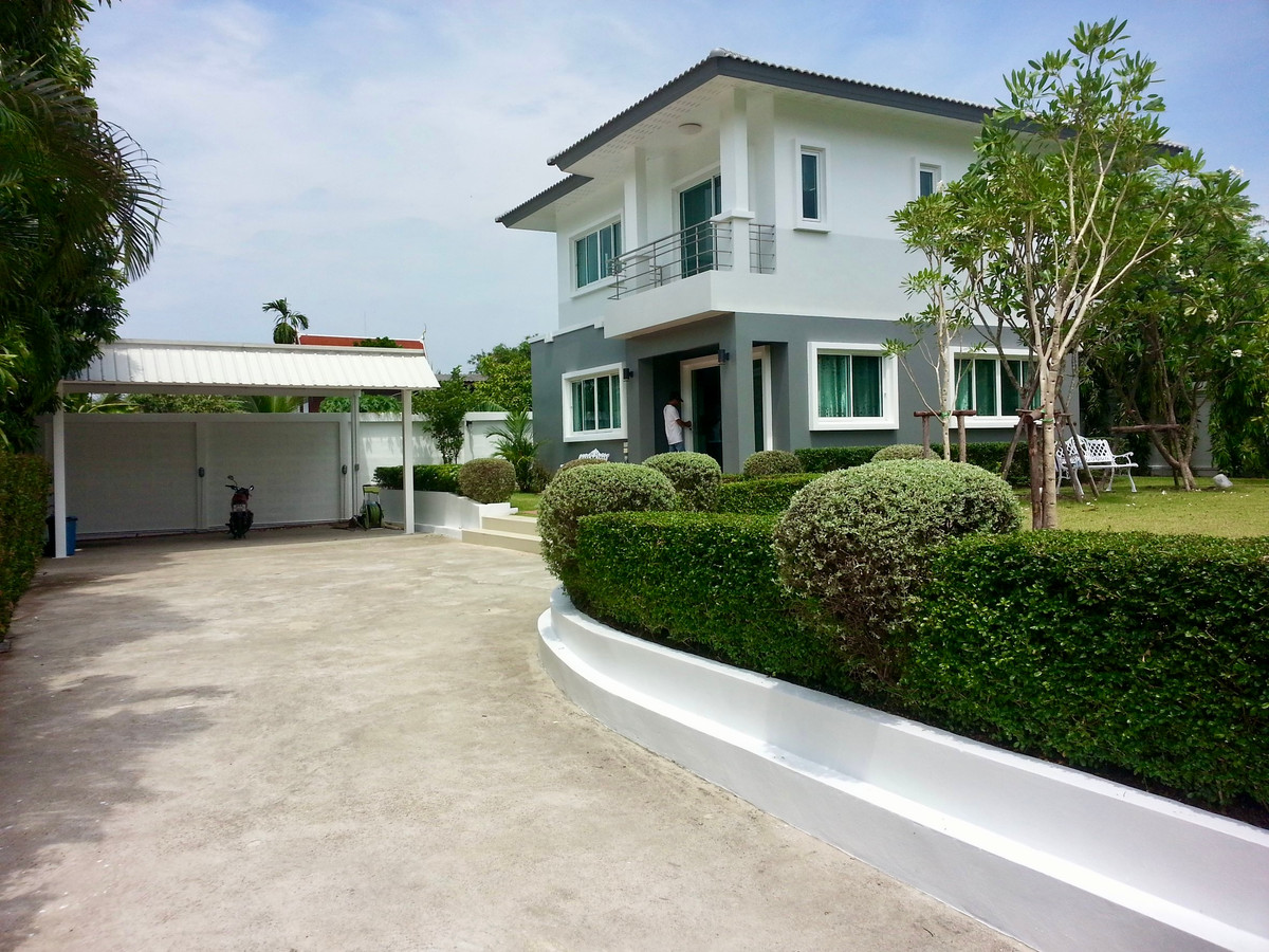 Panya Village Pattanakarn 30 Sell:  149sqwah  3bed 2bath 30,000,000 Am: 0656199198