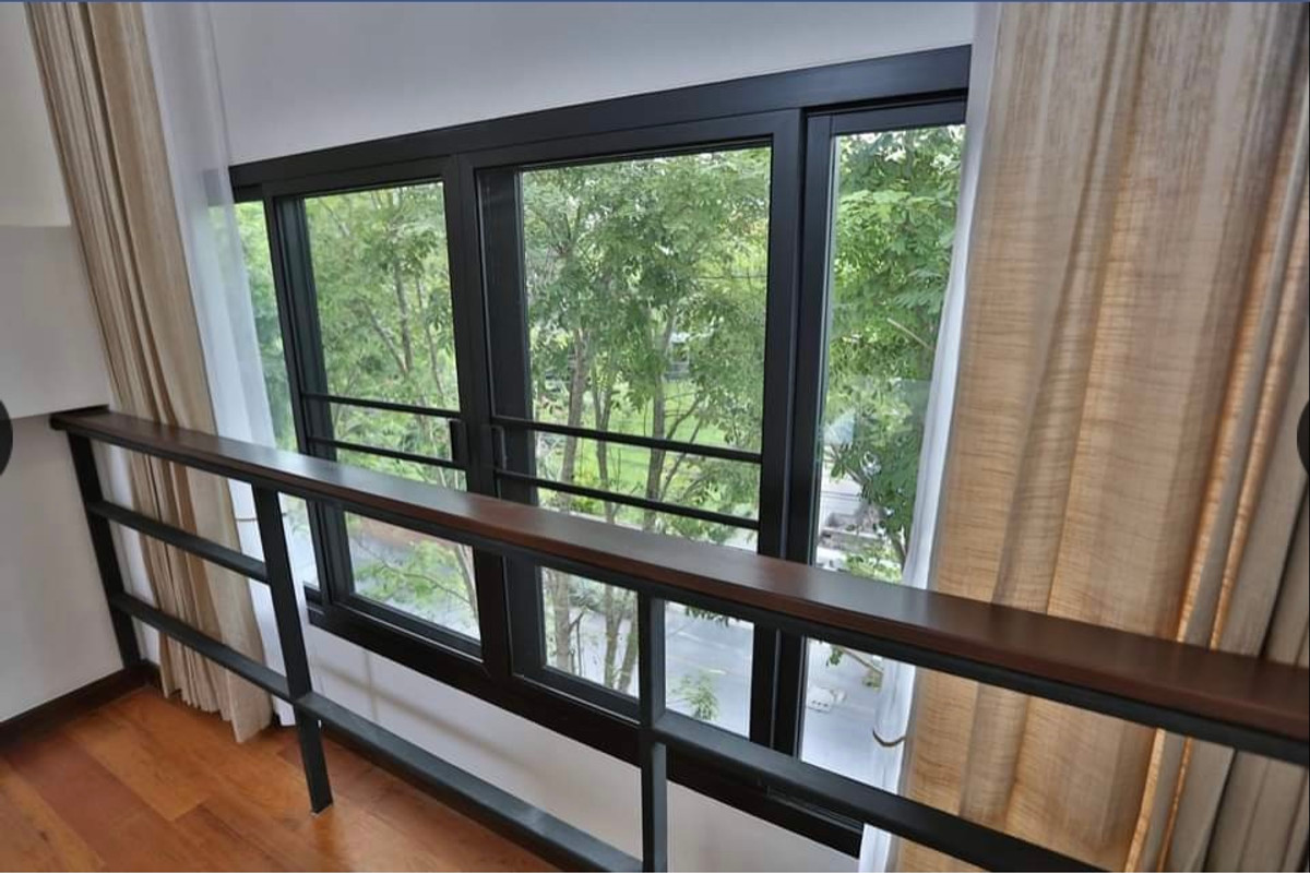 House Sukhumvit 49: 90sqwah 400sqm. 3+1bed 4bath 180,000/mth. Am: 0656199198