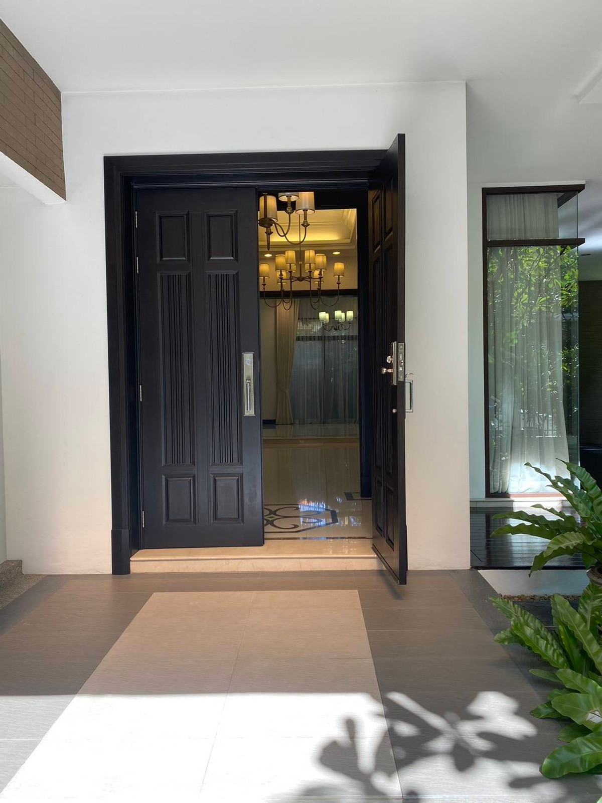 House Sukhumvit 18: 4bed 5bath 100sqwah 455sqm. 320,000/mth. Am: 0656199198