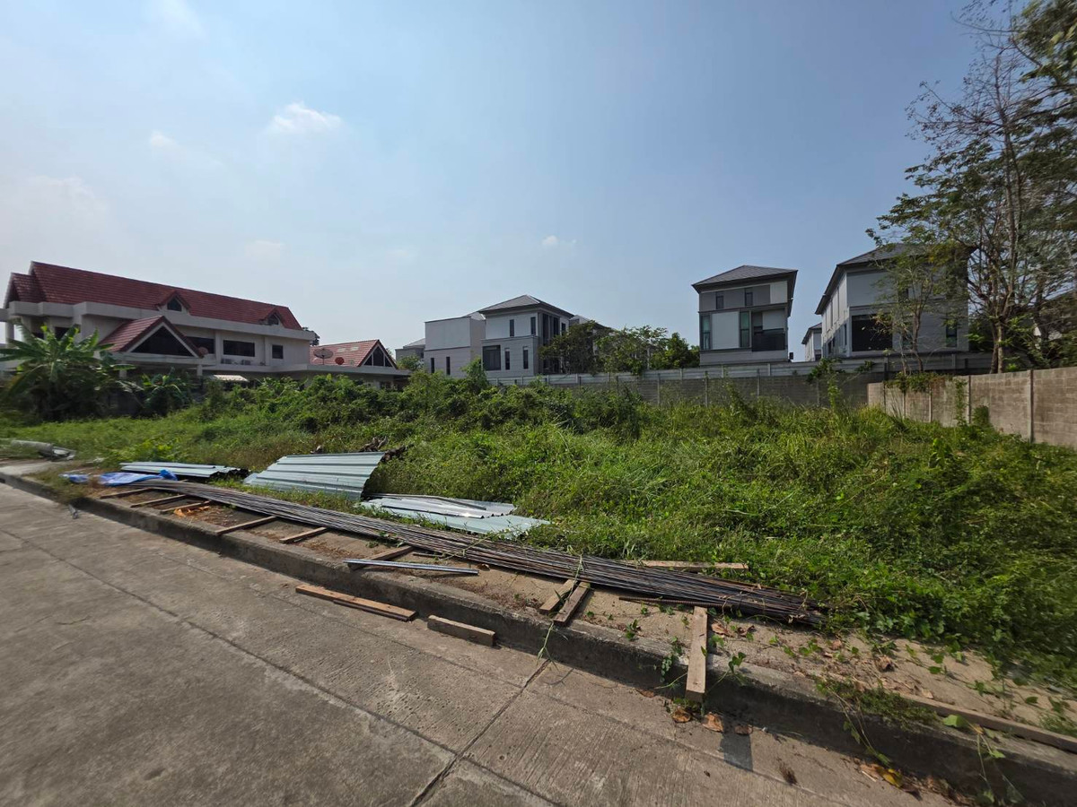 Land for sale in Panya Village Pattanakarn 30: 297sqwah 53,500,000 Am: 0656199198