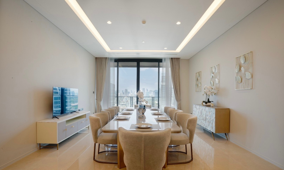 Sindhorn Kempinski 140sqm. 2XFl 2bed 2.5bath Sell: 49,000,000 Rent: 300,000/mth. Am: 0656199198