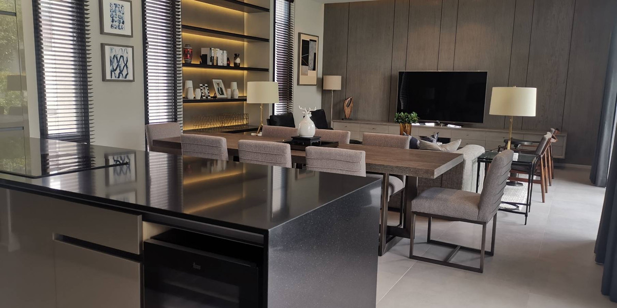 House Ekkamai sukhumvit 63:  4 Storey 556sqm. 4bed 5bath + Maid room 250,000/mth.  Am: 0656199198