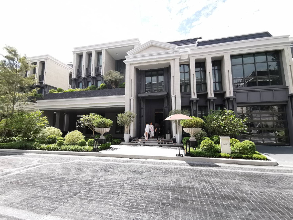 Connoisseur Pattanakarn 32:  210.2 sqwah  952sqm. 6bed 7bath 170,000,000 Am: 0656199198