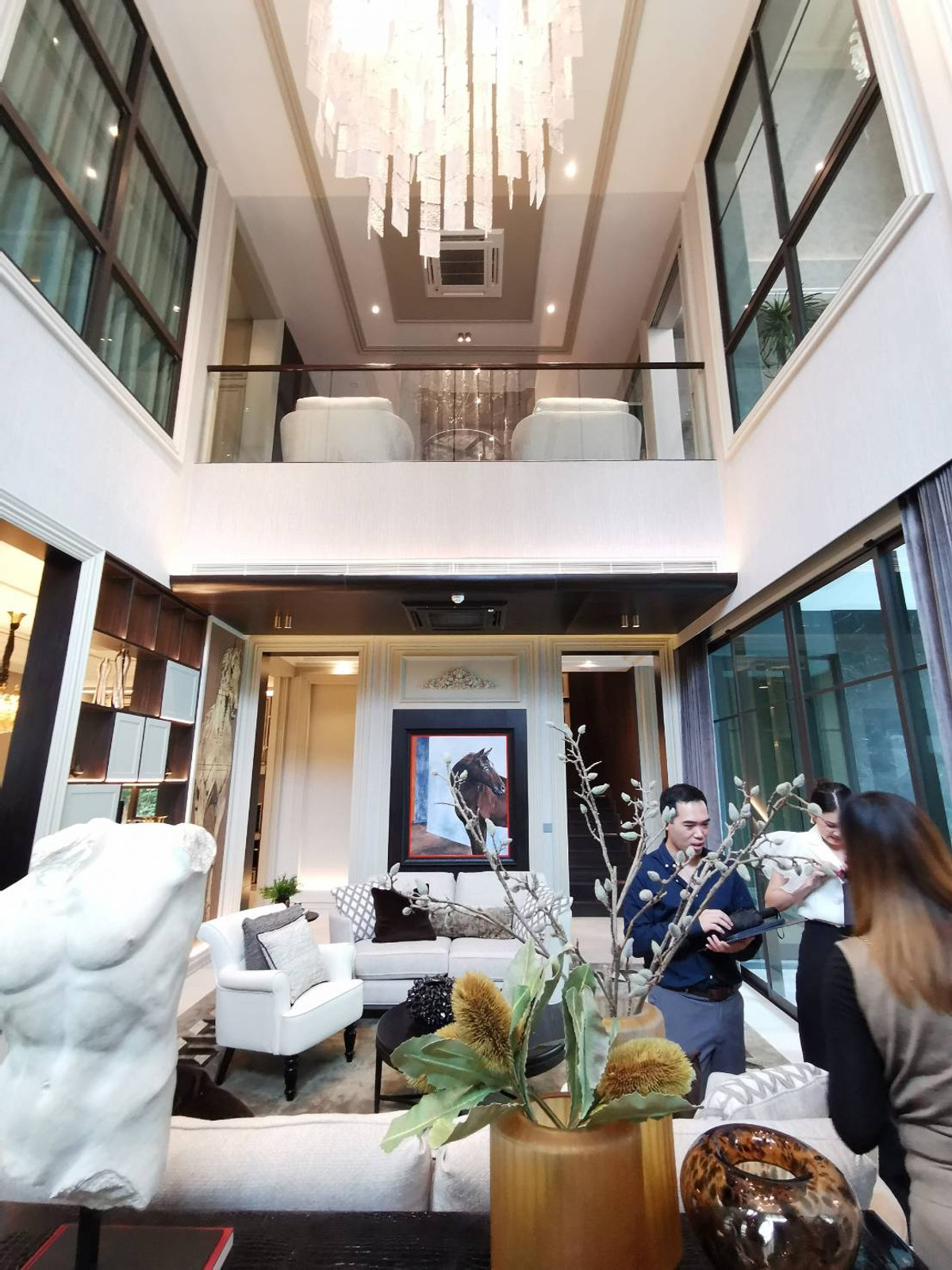 Connoisseur Pattanakarn 32:  210.2 sqwah  952sqm. 6bed 7bath 170,000,000 Am: 0656199198