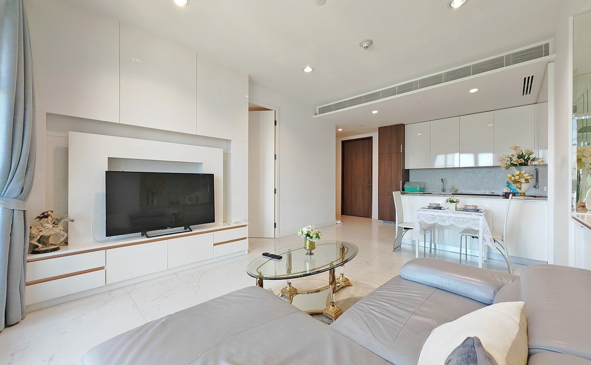 185 Rajadamri: 1bed 1bath  69.52sqm 24,500,000 transfer fee 50/50 Am: 0656199198