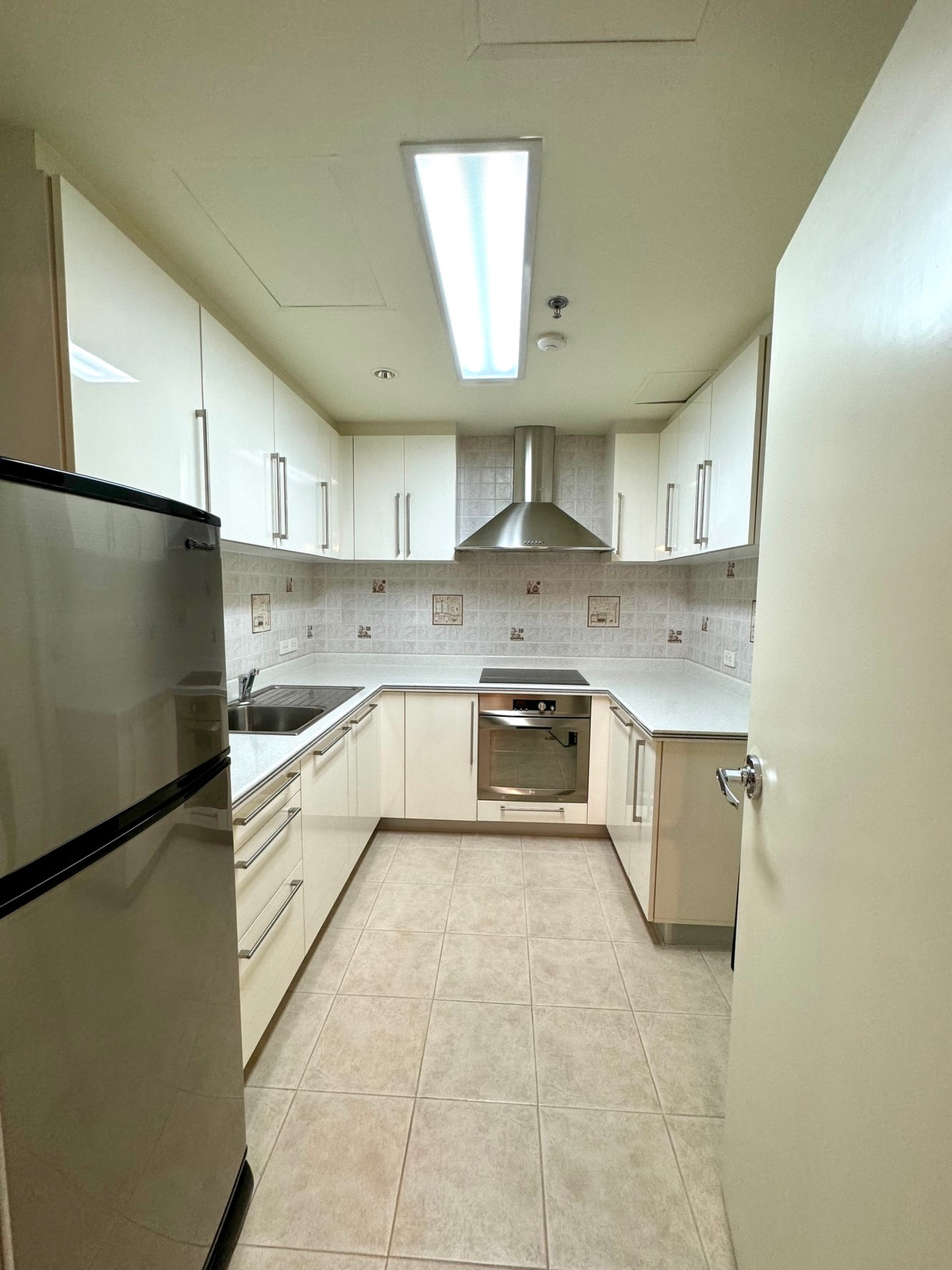 Langsuan Ville: 1+1 bed 1bath 97.05sqm. 17,000,000 transfer fee 50/50 Am: 0656199198