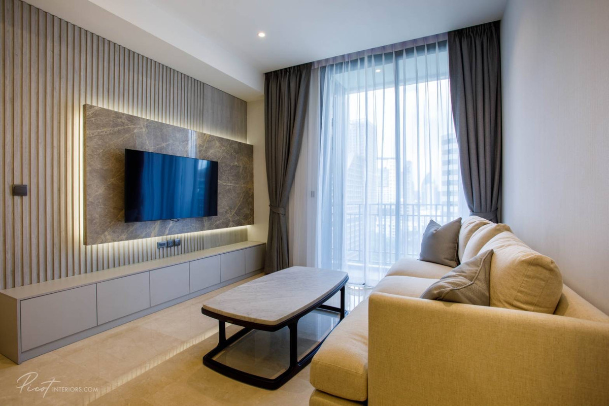 Muniq Langsuan: 57.5sqm. 1bed 1bath 57.5sqm 68,000/mth. Am: 0656199198 facing North no construction clear greenery view